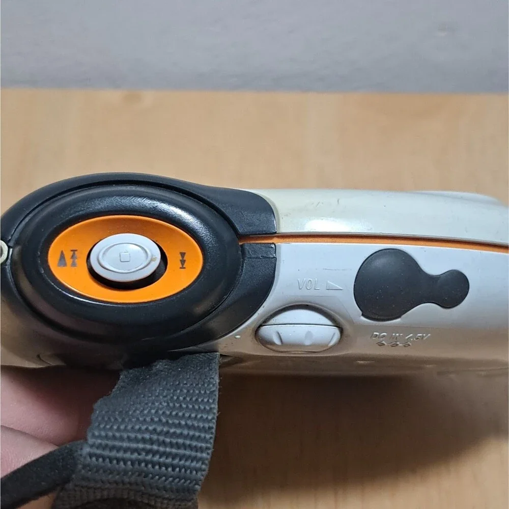 Sony Walkman D-SJ301 Portable CD Player CD-R G-Protection WORKS!!!!
